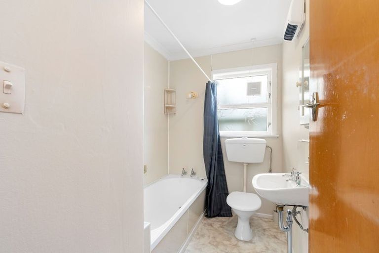 Photo of property in 34 Queenwood Road, Levin, 5510