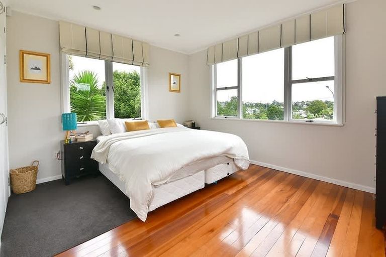 Photo of property in 584 Beach Road, Rothesay Bay, Auckland, 0630