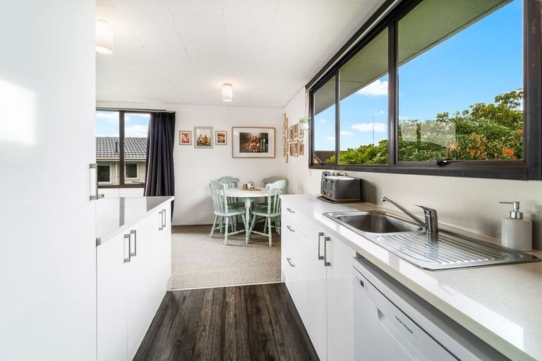 Photo of property in 2/4 Hanson Place, West Harbour, Auckland, 0618