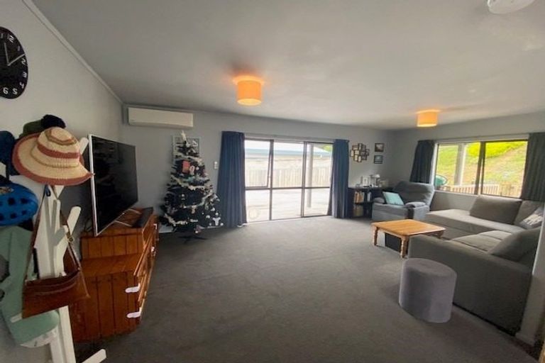 Photo of property in 4 Farrow Way, Welcome Bay, Tauranga, 3112