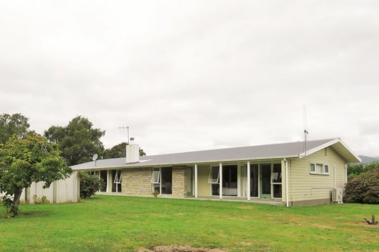 Photo of property in 194 Muhunoa Road East, Ohau, Levin, 5570