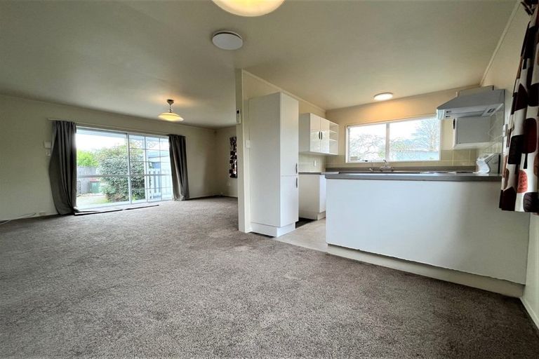 Photo of property in 34 Oxford Street, Fairfield, Hamilton, 3214