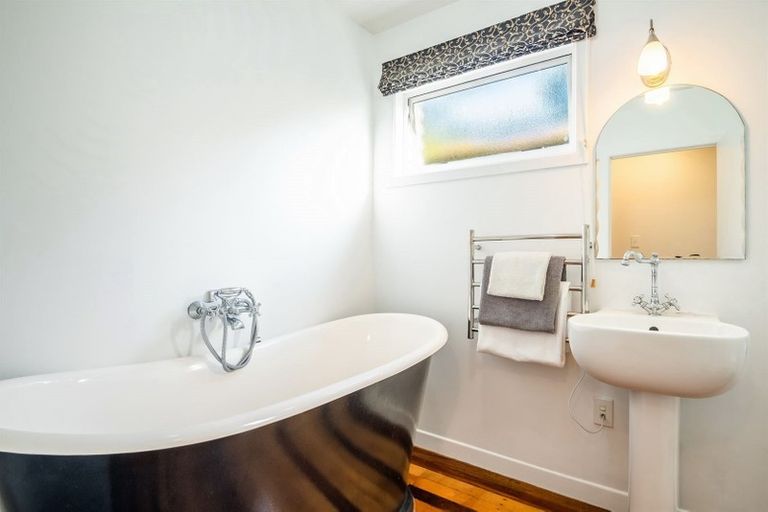 Photo of property in 2 Aotearoa Terrace, Murrays Bay, Auckland, 0630