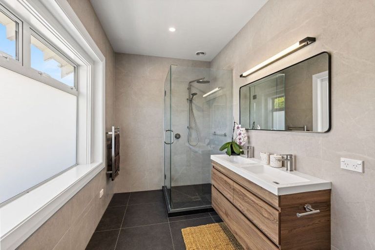 Photo of property in 3 Strowan Road, Strowan, Christchurch, 8052