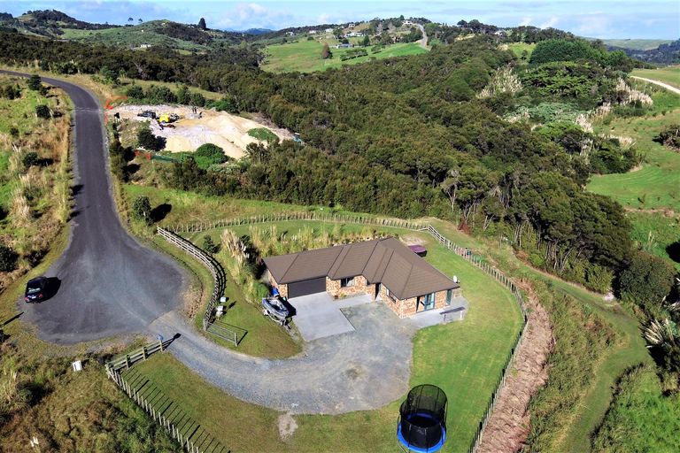Photo of property in 136 Stratford Drive, Cable Bay, 0420