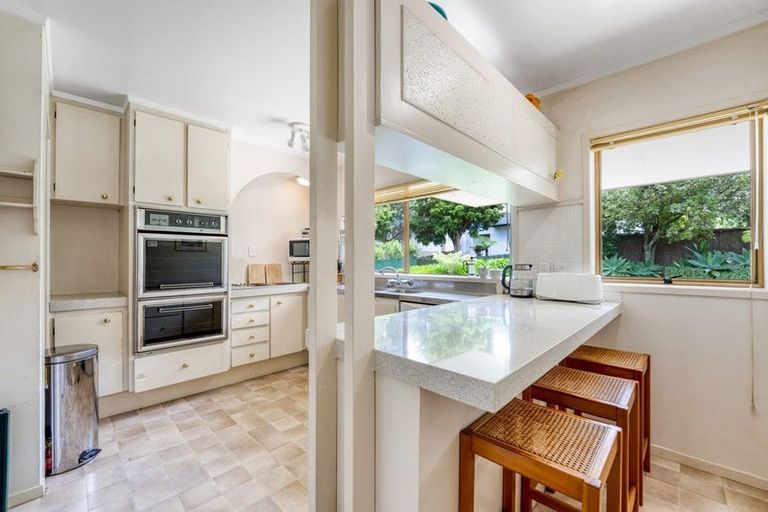 Photo of property in 9 Langstone Place, Chatswood, Auckland, 0626