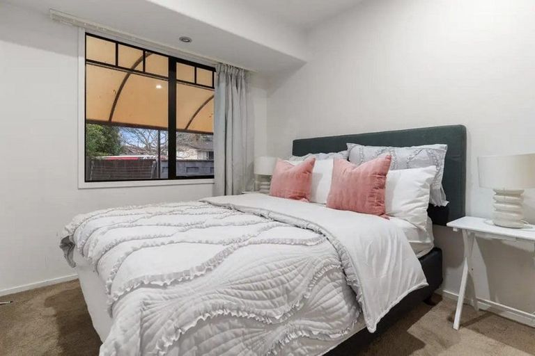 Photo of property in 26 Coles Crescent, Papakura, 2110