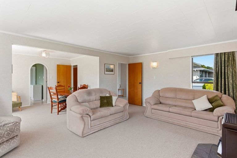 Photo of property in 48a Rewarewa Crescent, Waikanae, 5036