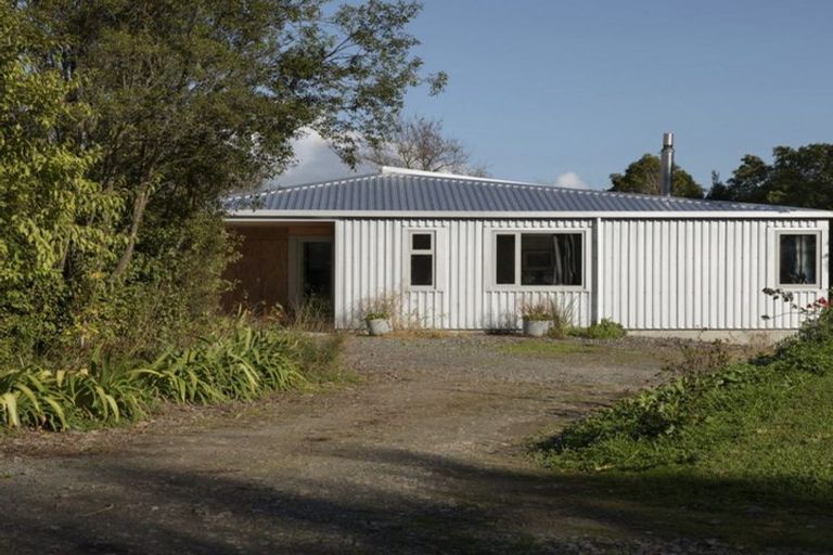Photo of property in 849b Makerua Road, Tokomaru, Palmerston North, 4474