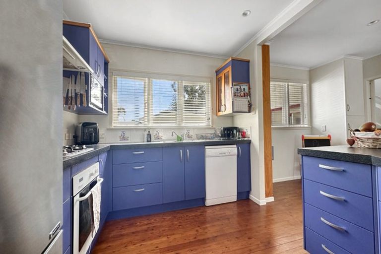 Photo of property in 11 Holgate Avenue, Herald Island, Auckland, 0618