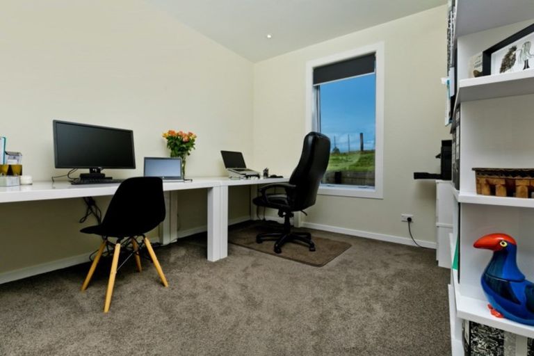 Photo of property in 8 Oak Valley Road, Dairy Flat, Albany, 0792