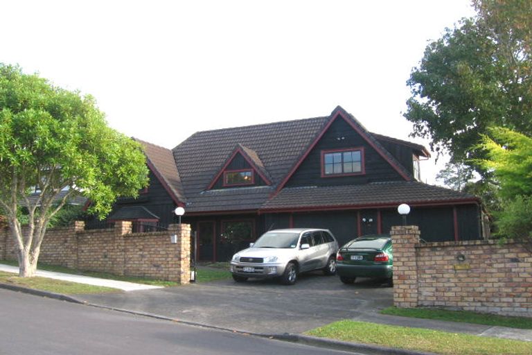 Photo of property in 16 Ravenstone Place, Chatswood, Auckland, 0626