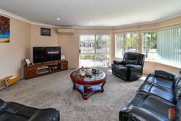 Photo of property in 1 Gairloch Place, Wattle Downs, Auckland, 2103
