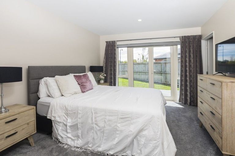 Photo of property in 6 Little Oaks Drive, Yaldhurst, Christchurch, 8042