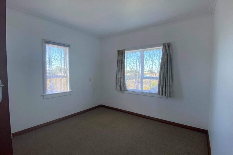 Photo of property in 1 Rangiora Street, Castlecliff, Whanganui, 4501