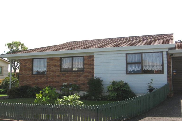 Photo of property in 3/39 Norcross Avenue, Henderson, Auckland, 0612