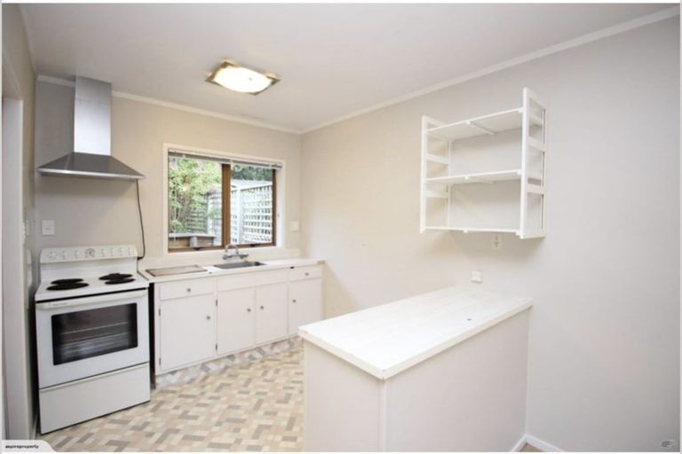 Photo of property in 1/404 Glenfield Road, Glenfield, Auckland, 0629