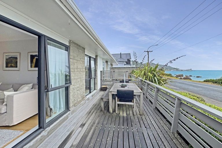 Photo of property in 123 Marine Parade, Seatoun, Wellington, 6022