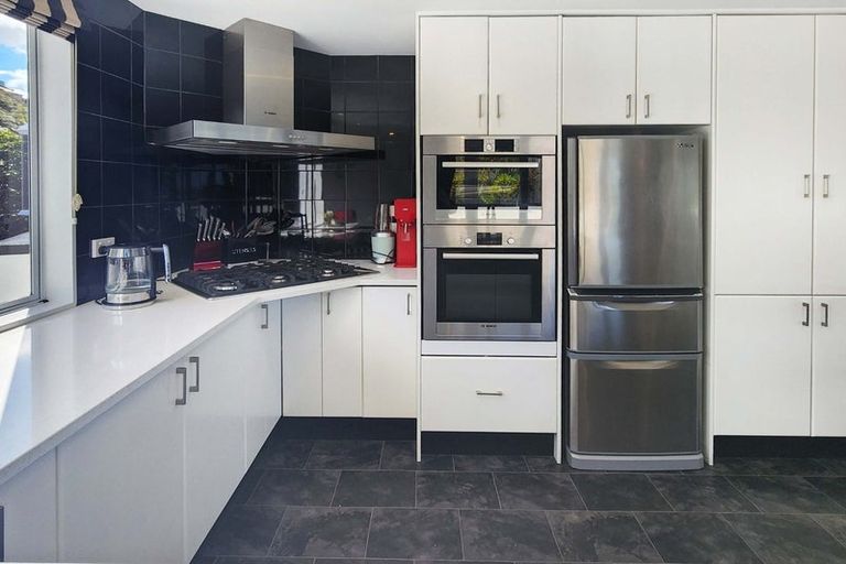 Photo of property in 75 Viewmont Drive, Harbour View, Lower Hutt, 5010