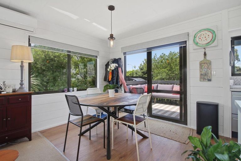 Photo of property in 3 Stella Drive, Clarks Beach, 2122