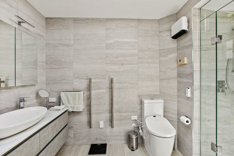 Photo of property in 85c Eliot Street, New Plymouth, 4310