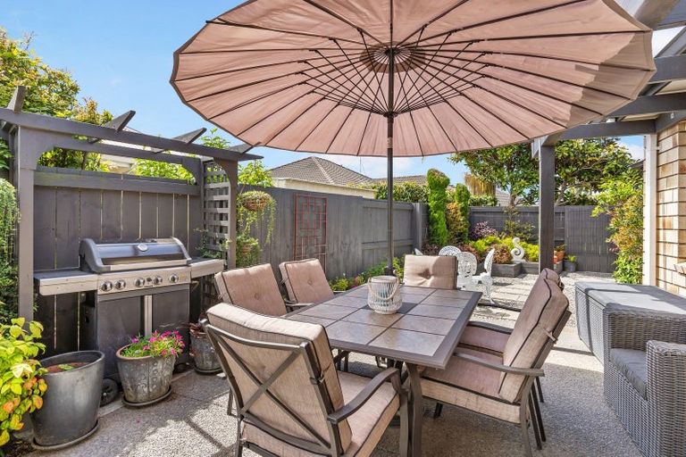 Photo of property in 14 Putaka Place, Papamoa Beach, Papamoa, 3118