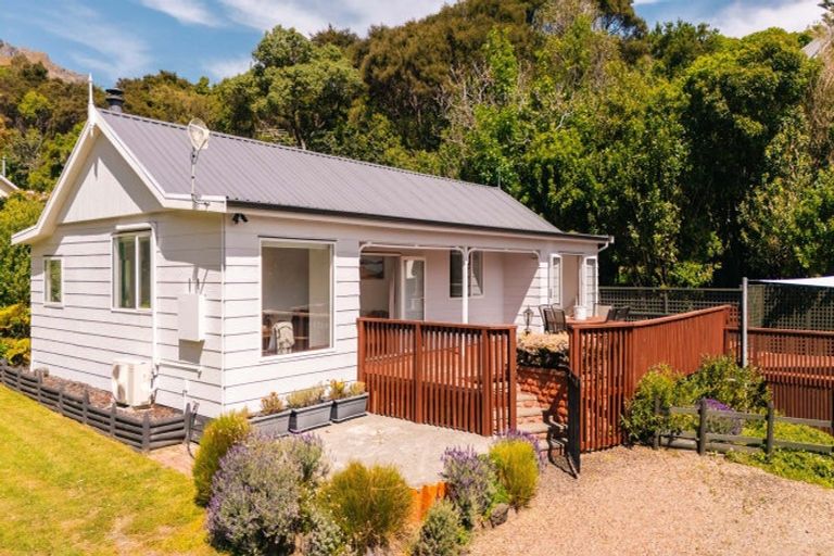 Photo of property in 33 Selwyn Avenue, Akaroa, 7520