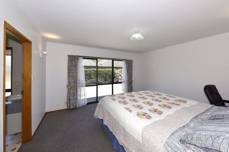 Photo of property in 4 Harlech Mews, Avonhead, Christchurch, 8042