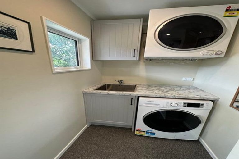 Photo of property in 28 Gavin Road, Raumati Beach, Paraparaumu, 5032