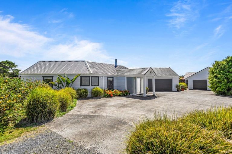 Photo of property in 73 Motu Road, Kumeu, 0891
