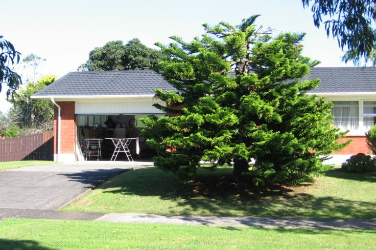 Photo of property in 2 Snell Place, Pakuranga, Auckland, 2010