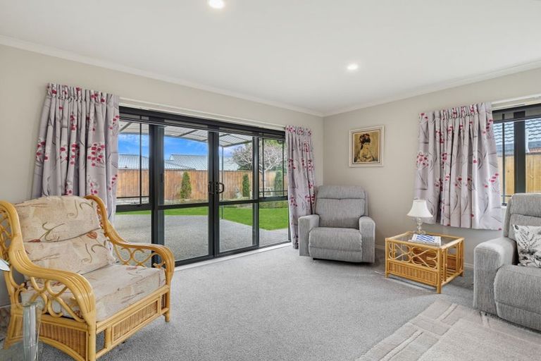 Photo of property in 52 Tennyson Avenue, Kelvin Grove, Palmerston North, 4414