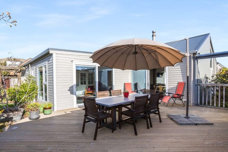 Photo of property in 13 Fleetwood Grove, Waikanae, 5036