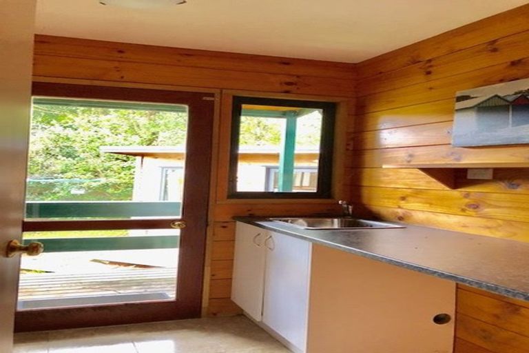 Photo of property in 25 Emlyn Place, Torbay, Auckland, 0630