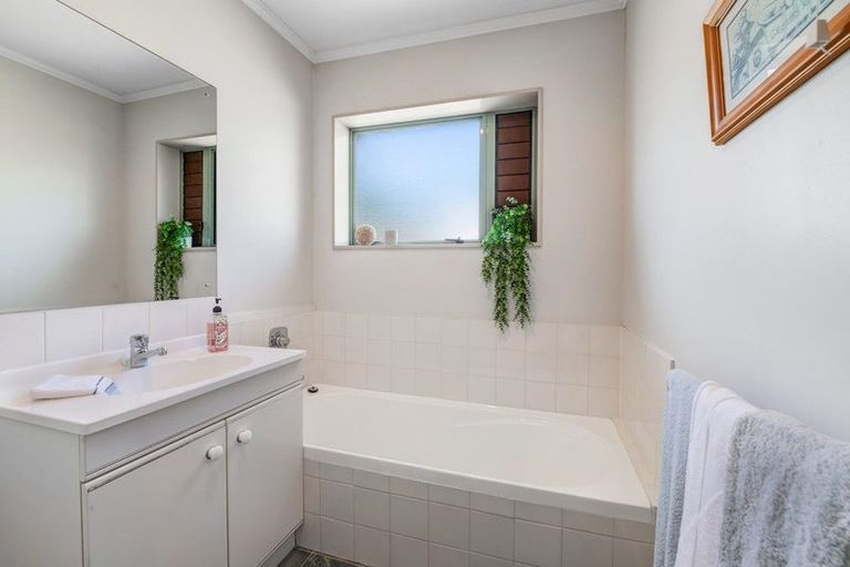 Photo of property in 6 The Boulevard, Red Beach, 0932