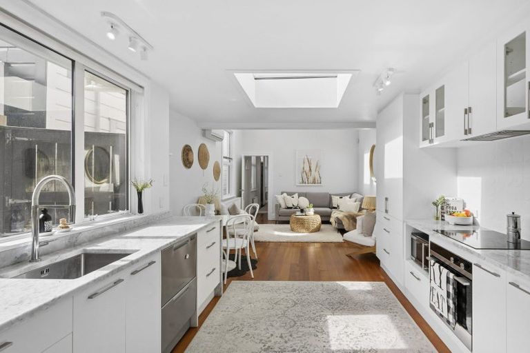 Photo of property in 132 Elizabeth Street, Mount Victoria, Wellington, 6011