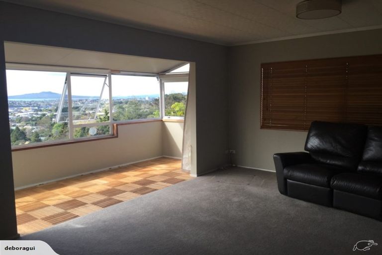 Photo of property in 1/633 Glenfield Road, Totara Vale, Auckland, 0629
