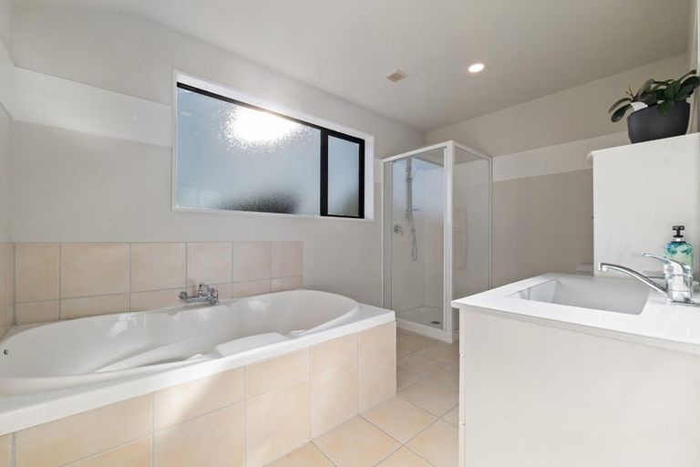 Photo of property in 41 Highcrest Heights, Westmorland, Christchurch, 8025