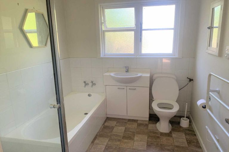 Photo of property in 38 Hollyford Avenue, Bryndwr, Christchurch, 8053