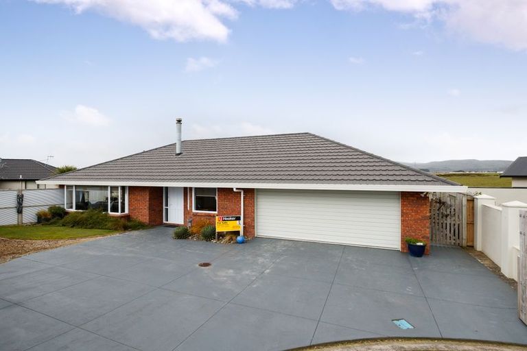Photo of property in 20 Johnstone Drive, Fitzherbert, Palmerston North, 4410