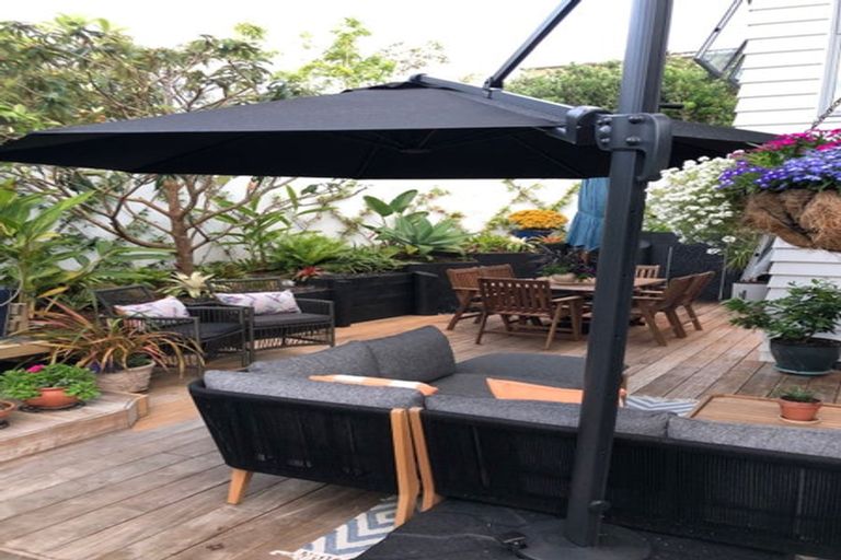 Photo of property in 1b Rae Road, Campbells Bay, Auckland, 0620