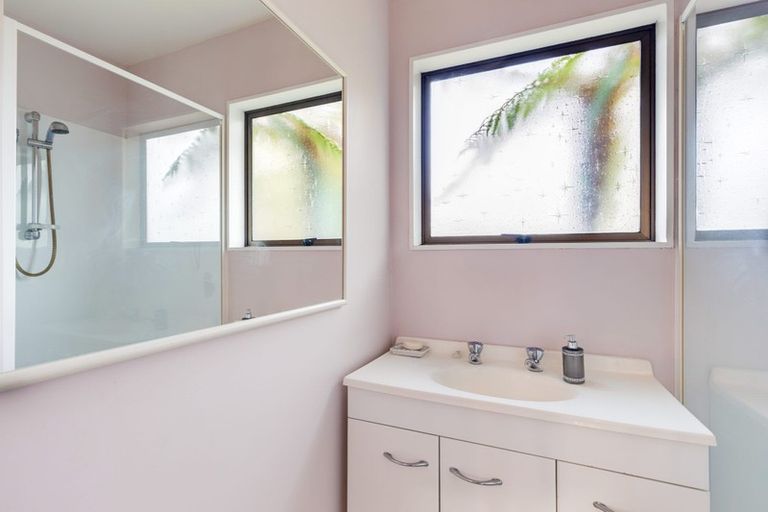 Photo of property in 2/48 Mcfaddens Road, St Albans, Christchurch, 8052