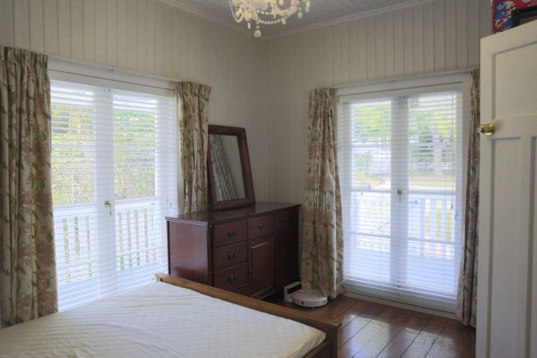 Photo of property in 1 Churchouse Road, Greenhithe, Auckland, 0632