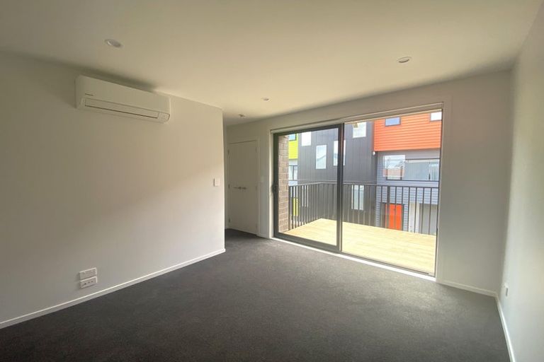 Photo of property in 8/1 Fruitvale Road, New Lynn, Auckland, 0600
