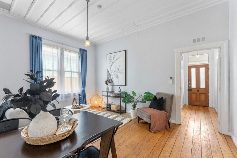 Photo of property in 18 Tay Street, Whanganui, 4500