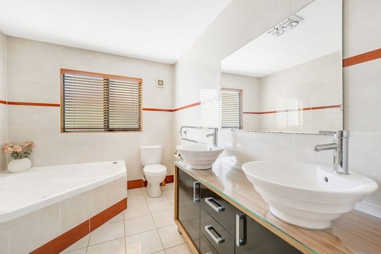 Photo of property in 6 Cherrywood Crescent, Northpark, Auckland, 2013