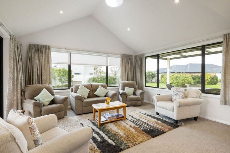 Photo of property in 2 Kotare Grove, Cambridge, 3434