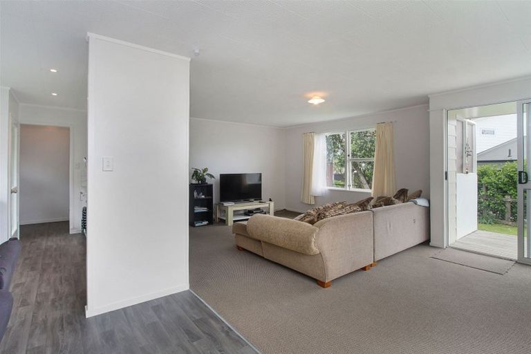 Photo of property in 11 Litchfield Place, Clarks Beach, 2122