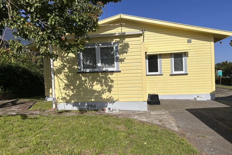 Photo of property in 2 Cambridge Street, Gonville, Whanganui, 4501
