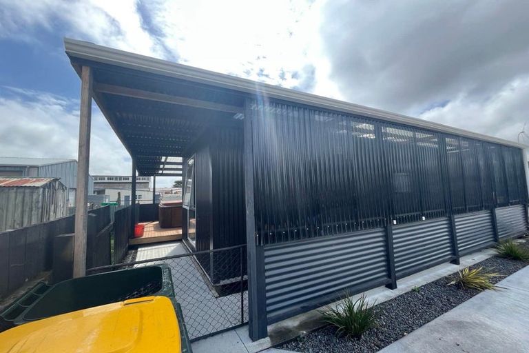 Photo of property in 12 Hokio Beach Road, Levin, 5510